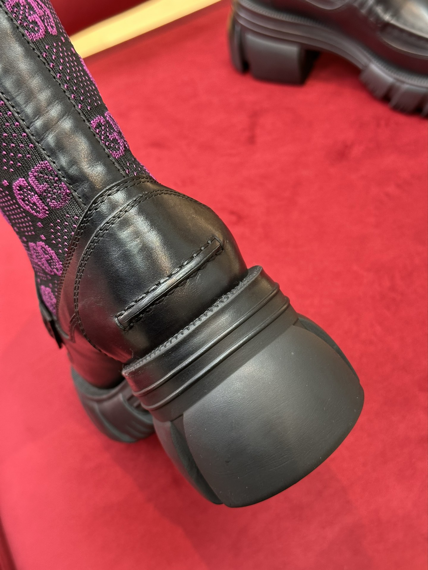 G*u*i boots