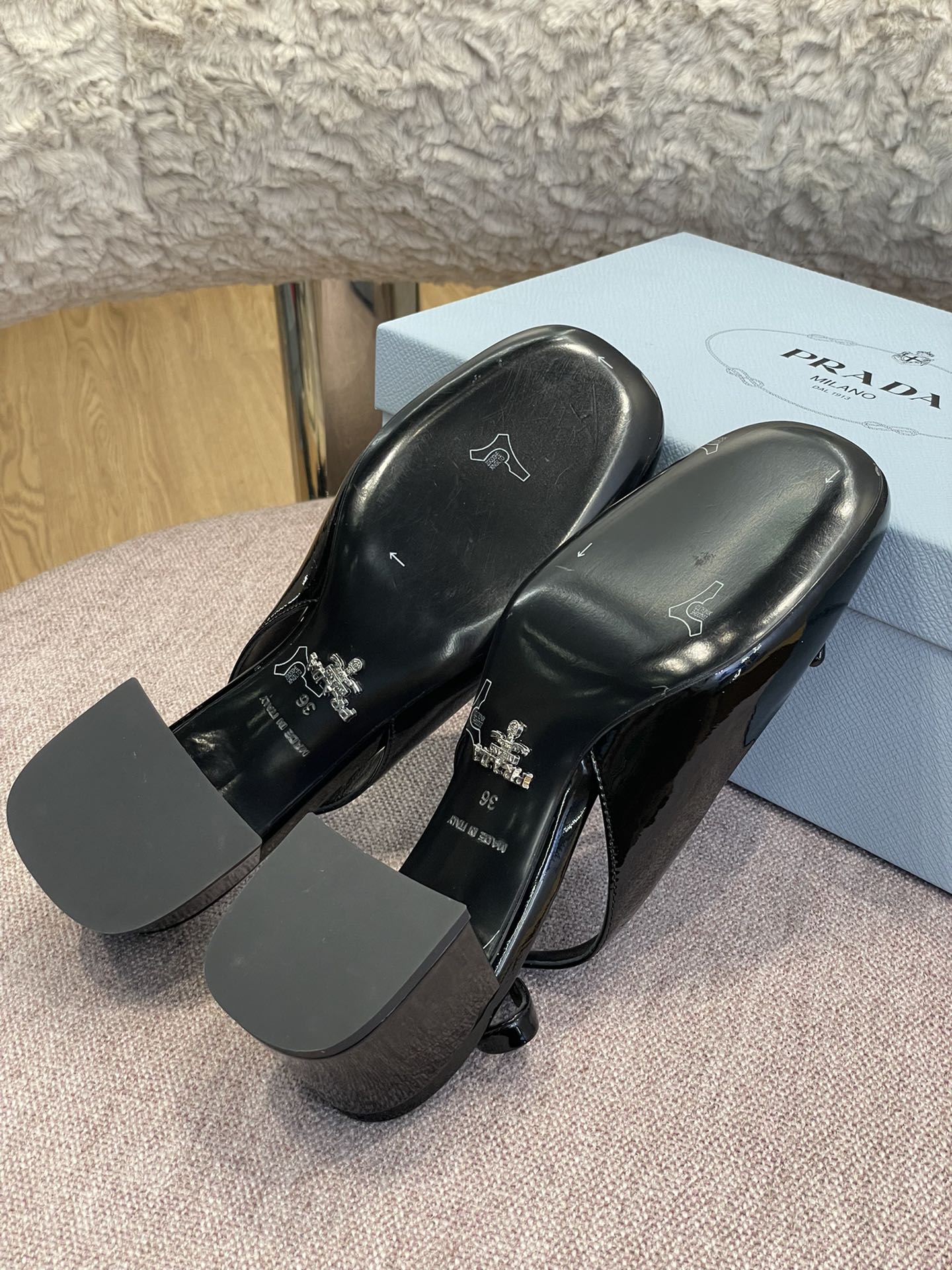 Pra*a heels 2022ss