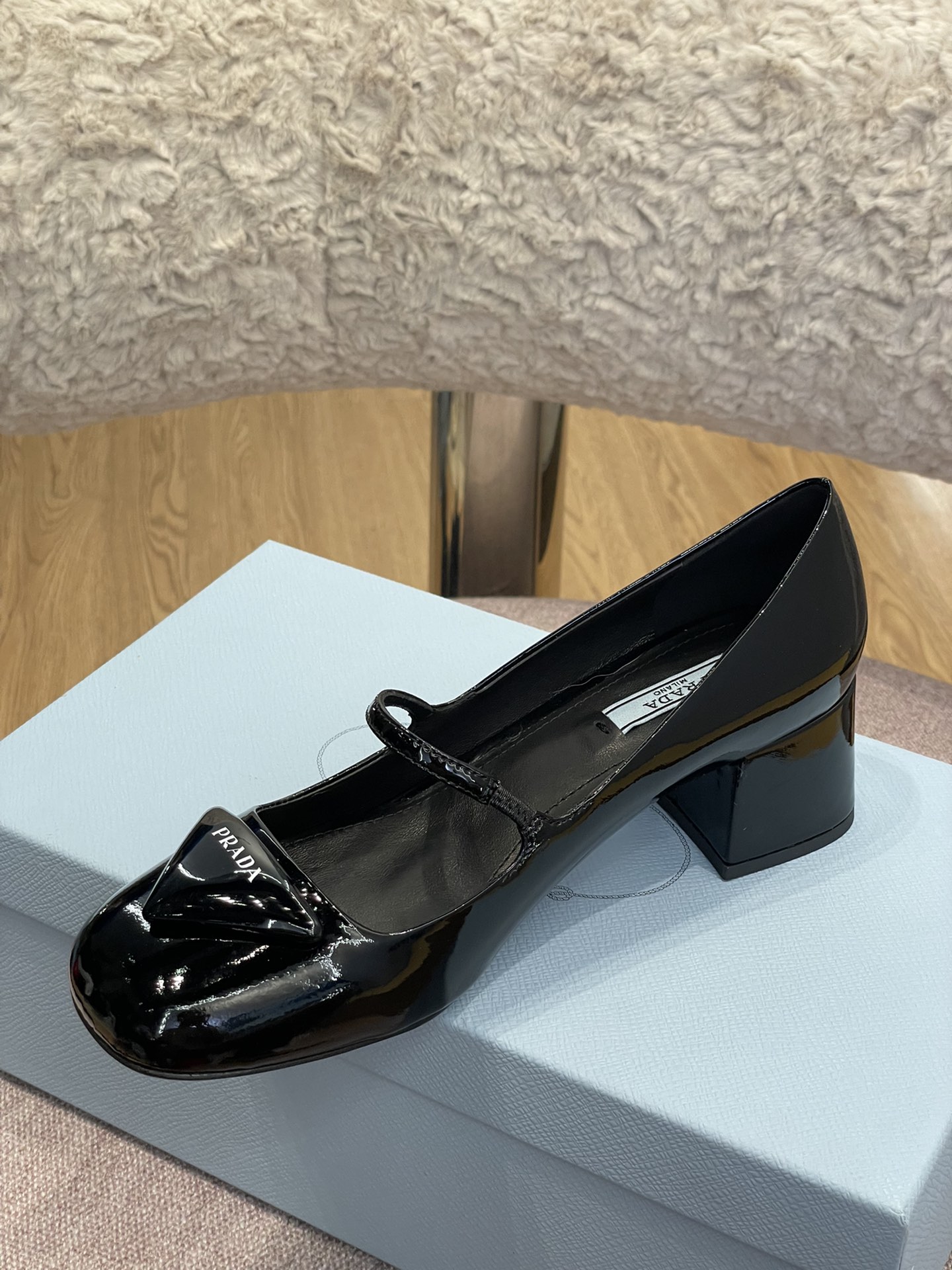 Pra*a heels 2022ss