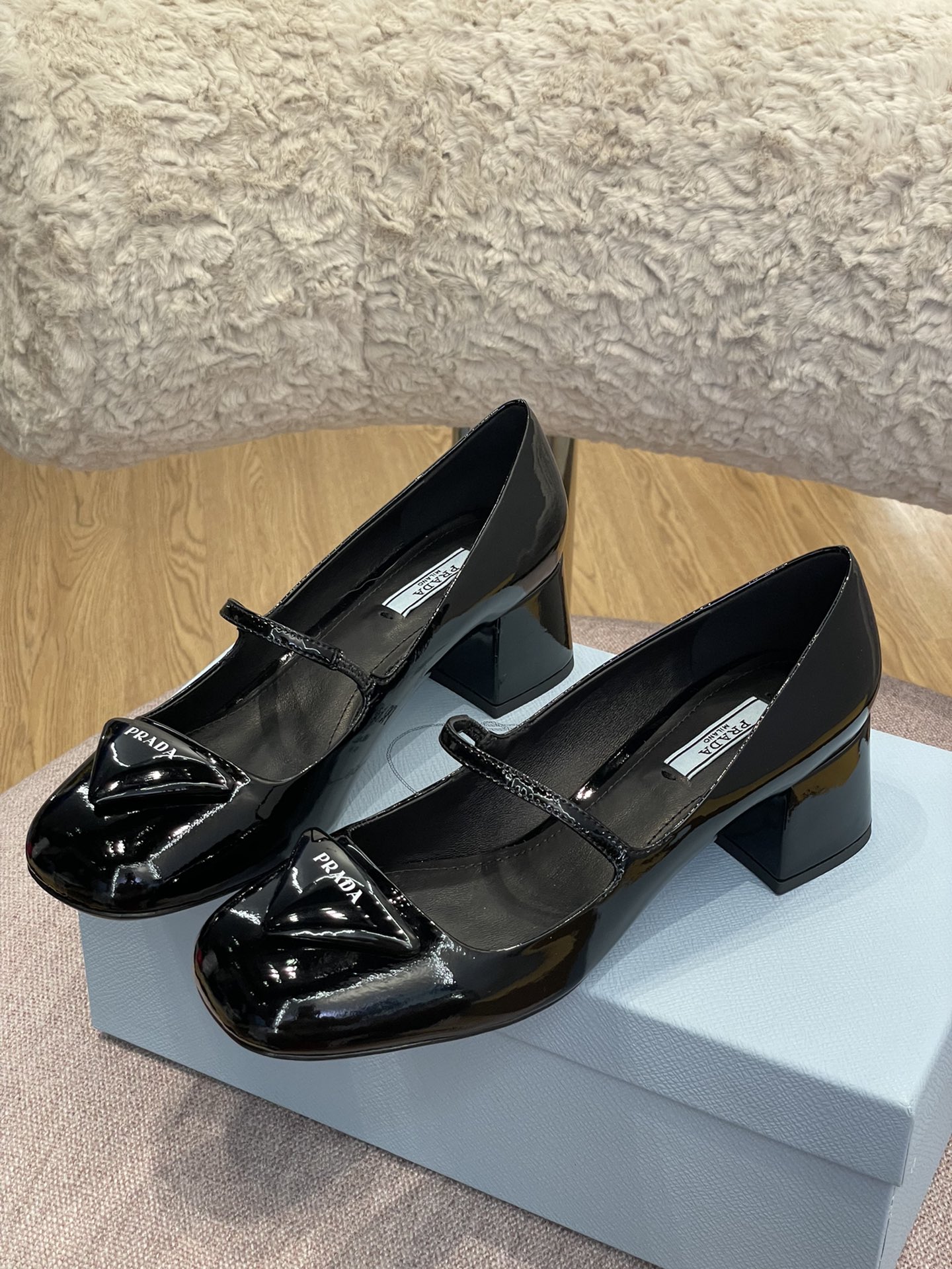 Pra*a heels 2022ss