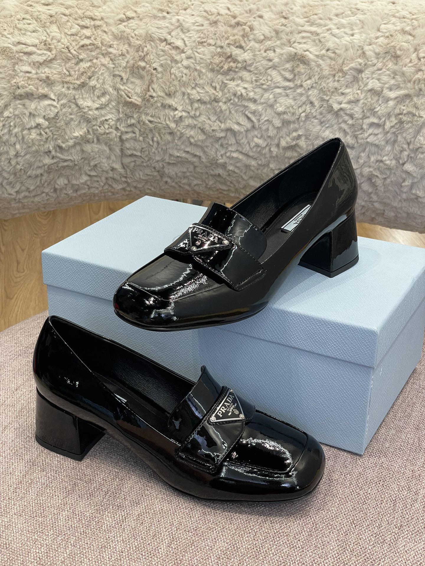 Pra*a heels 2022ss
