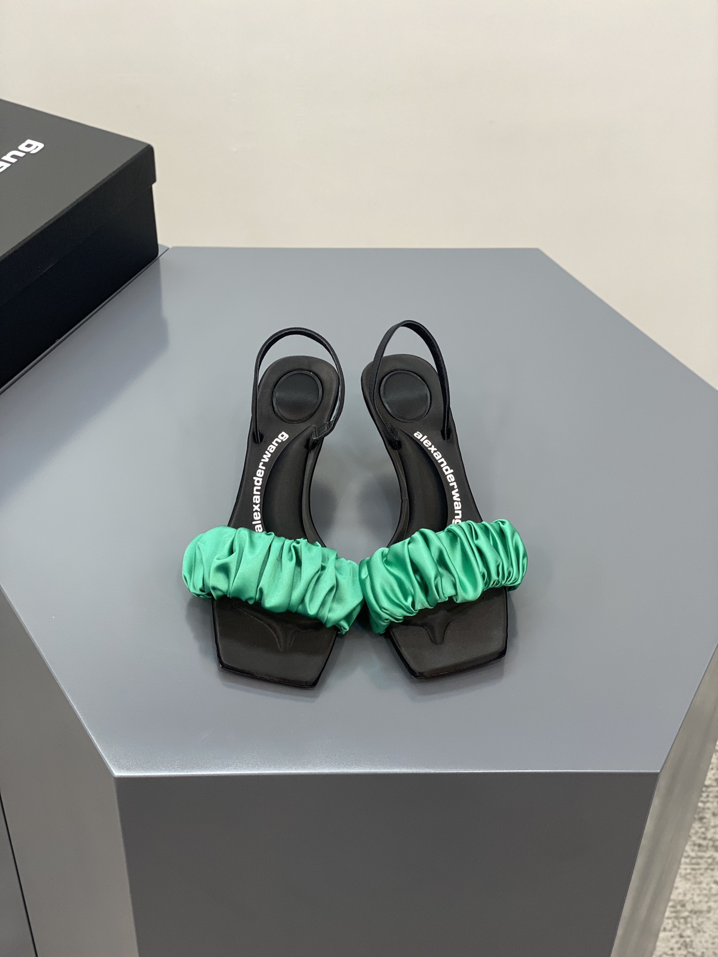 A1exa*der heels