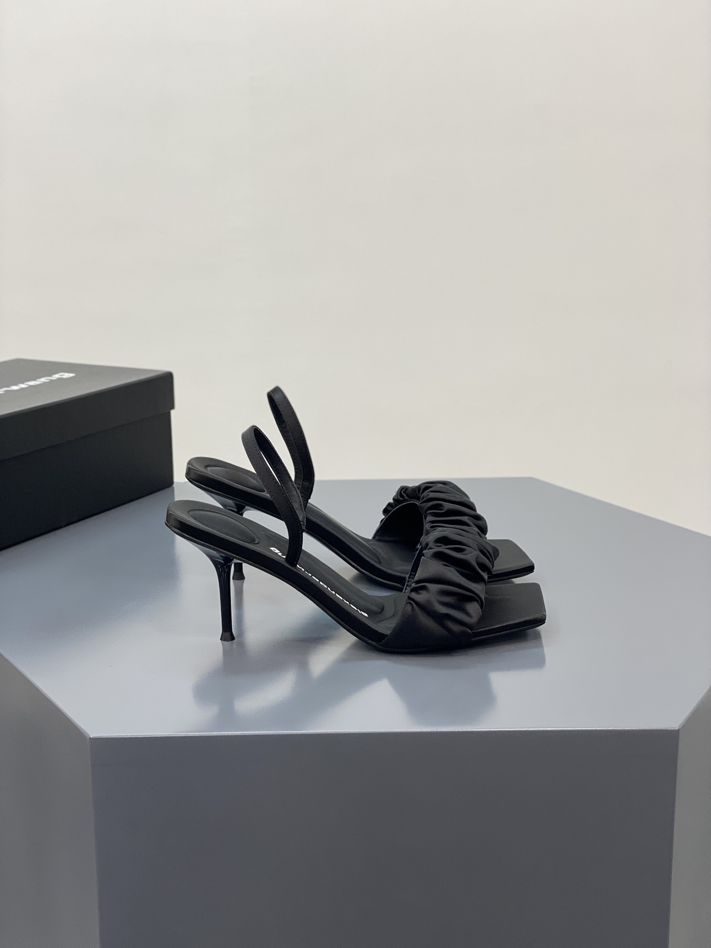 A1exa*der heels