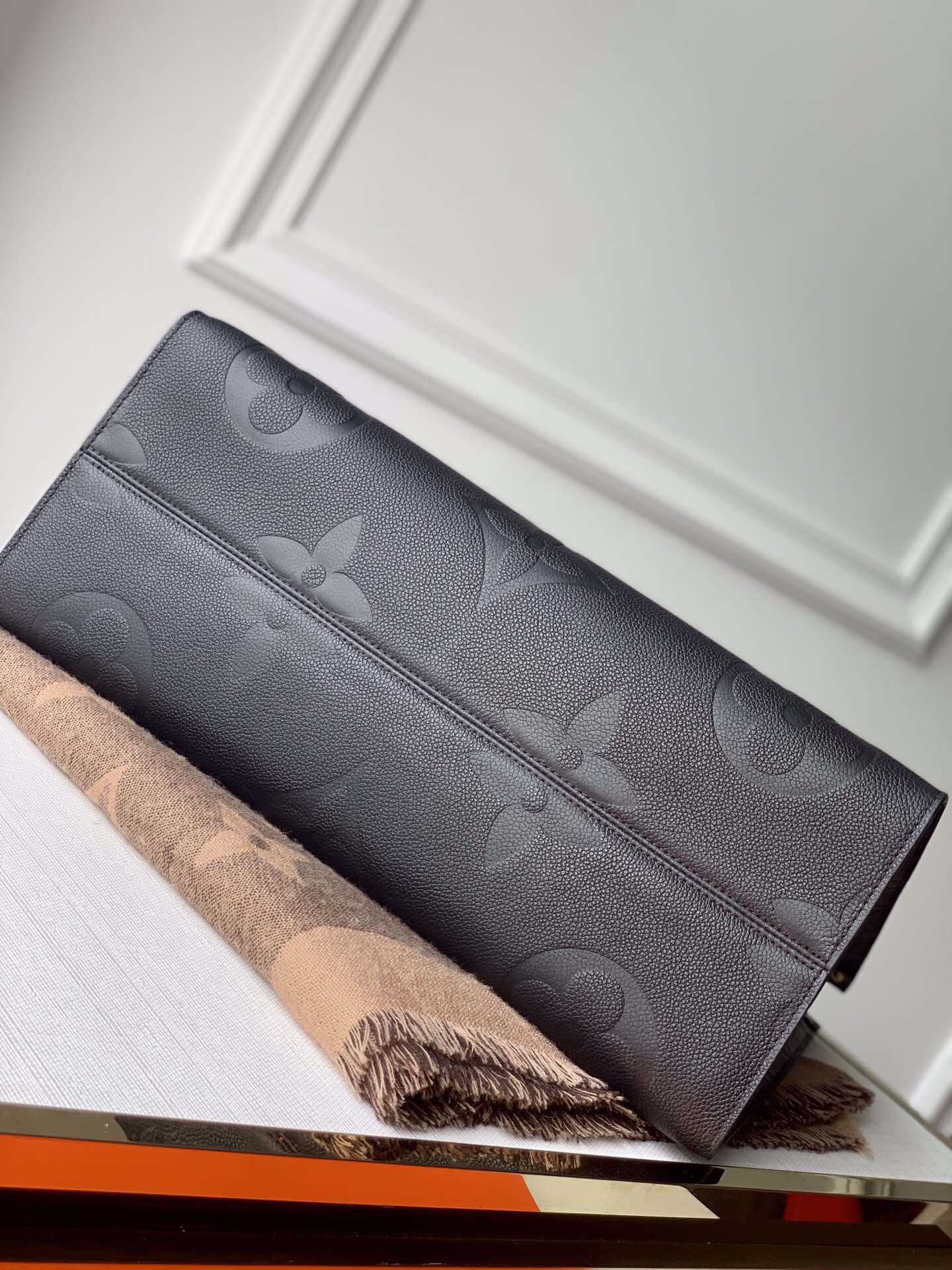 l0*is V*t0n onthego handbag-41*34*19cm