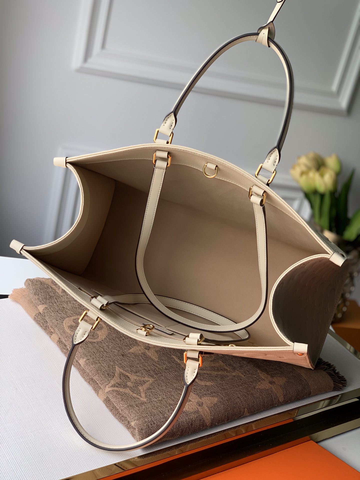 l0*is V*t0n onthego handbag-41*34*19cm
