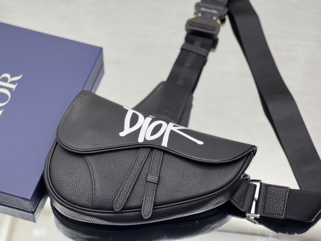 D*or saddle bag-20 x 28.6 x 5cm