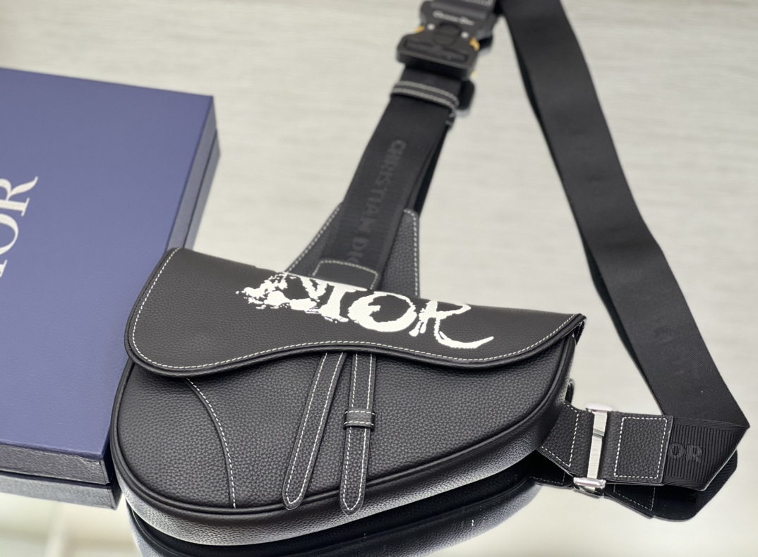 D*or saddle bag-20 x 28.6 x 5cm
