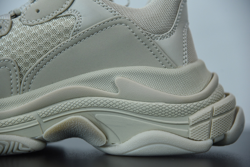 Ba*len*cia*ga triple s
