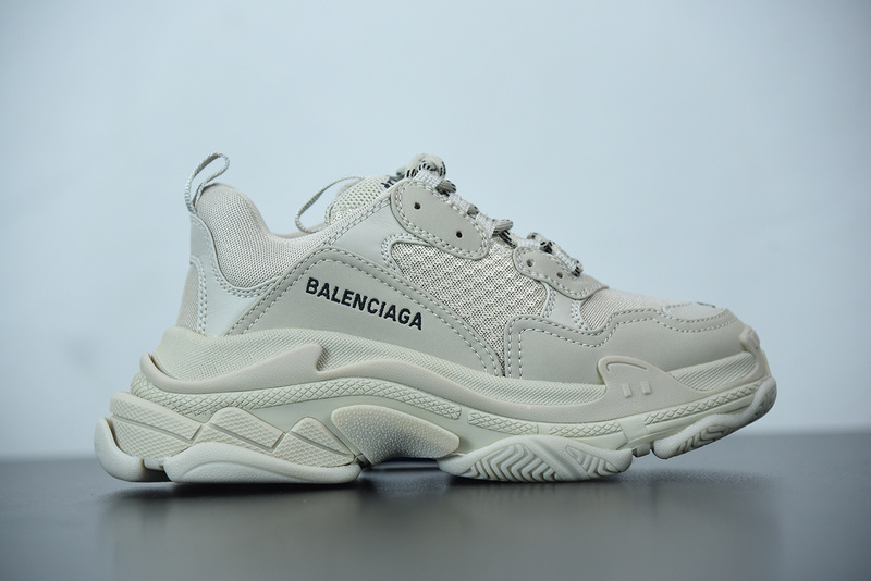 Ba*len*cia*ga triple s