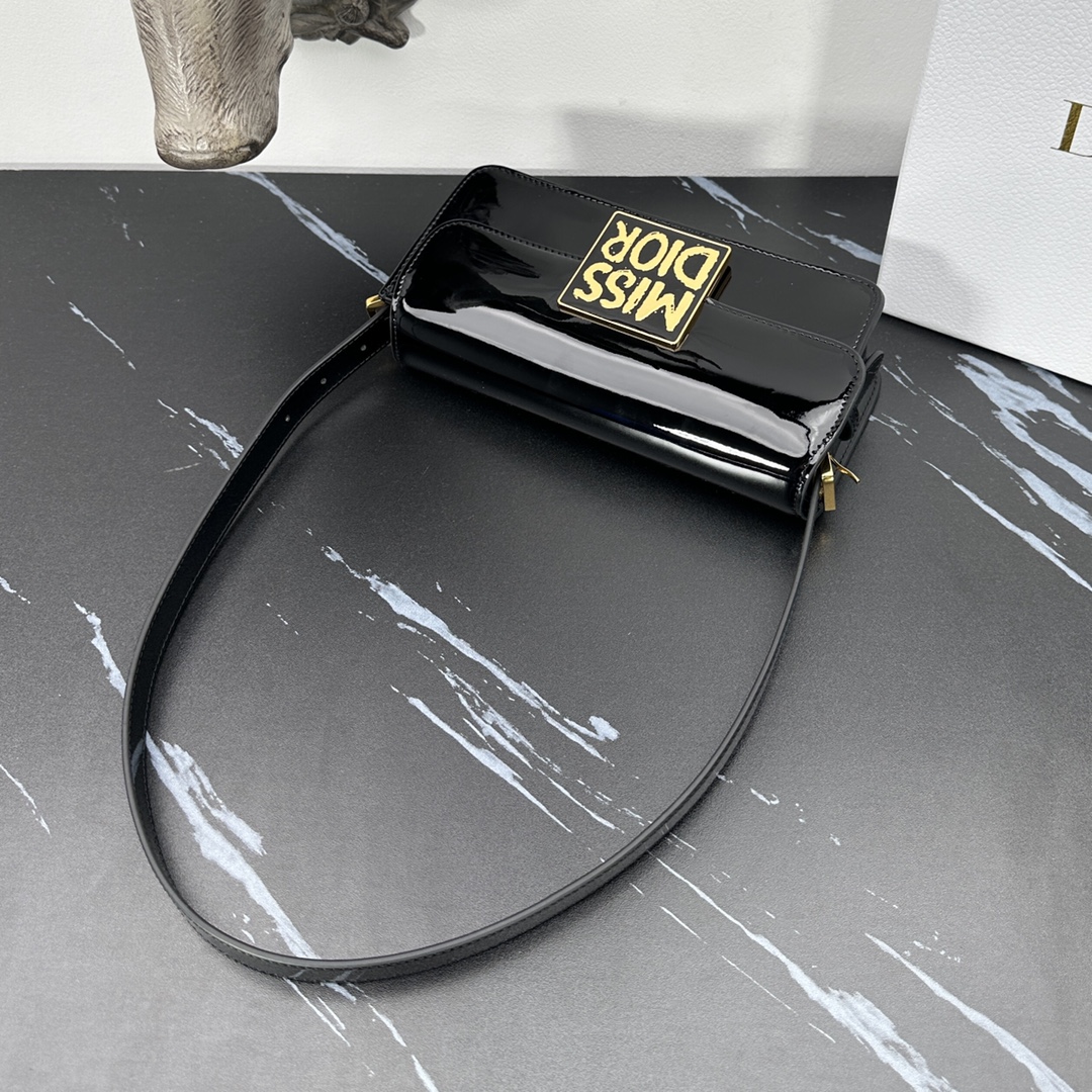 D*or miss D*or allover bag-22*11*6cm