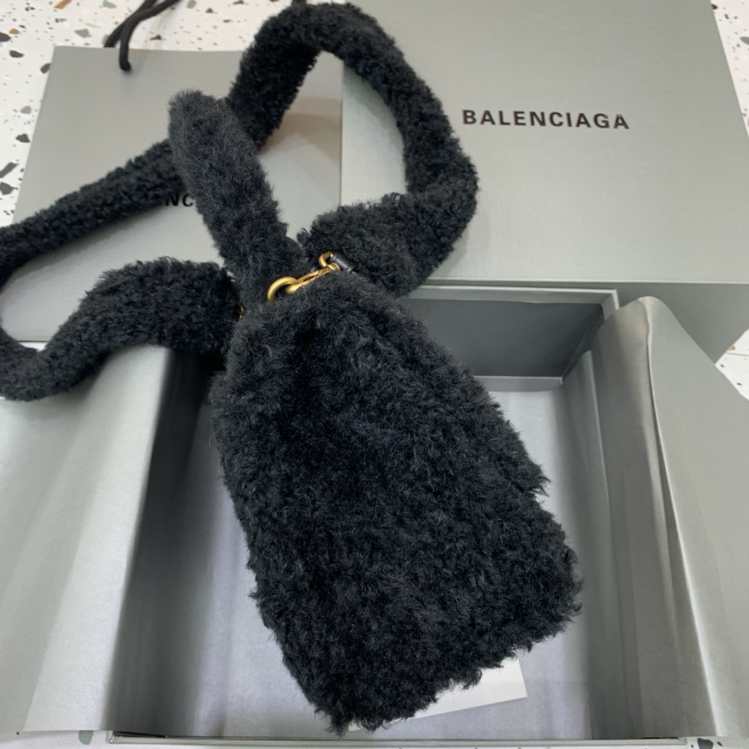 Ba*len*cia*ga hourglass bag