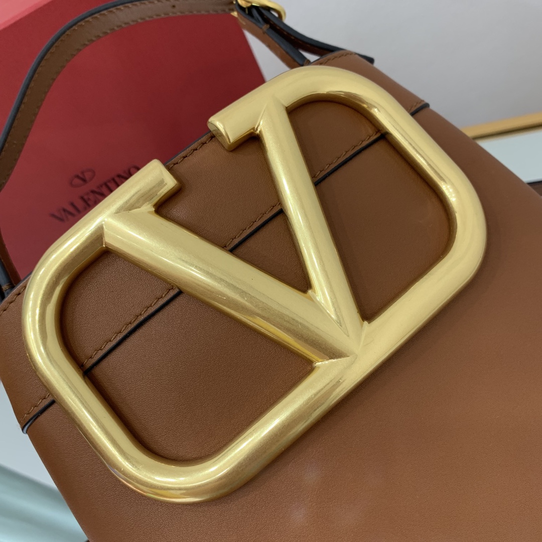 Va1e*ntin0 garavani s*pervee bag-20*19*12cm