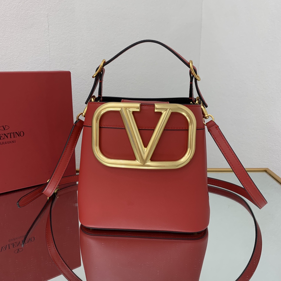 Va1e*ntin0 garavani s*pervee bag-20*19*12cm