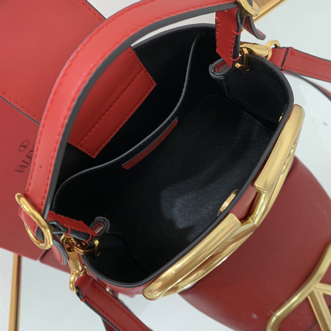 Va1e*ntin0 garavani s*pervee bag-20*19*12cm