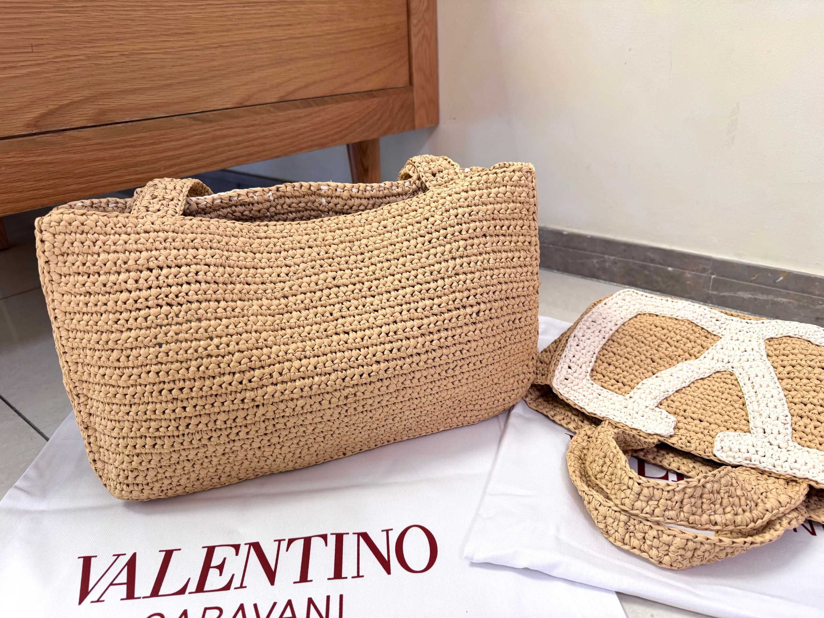 Va1e*ntin0 garavani viva tote bag
