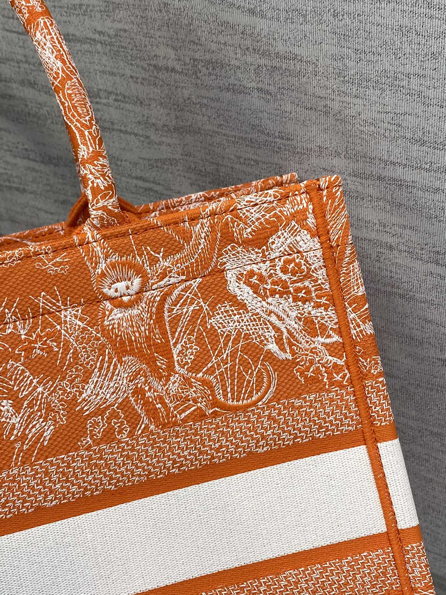 D*or small book tote-36.5cm