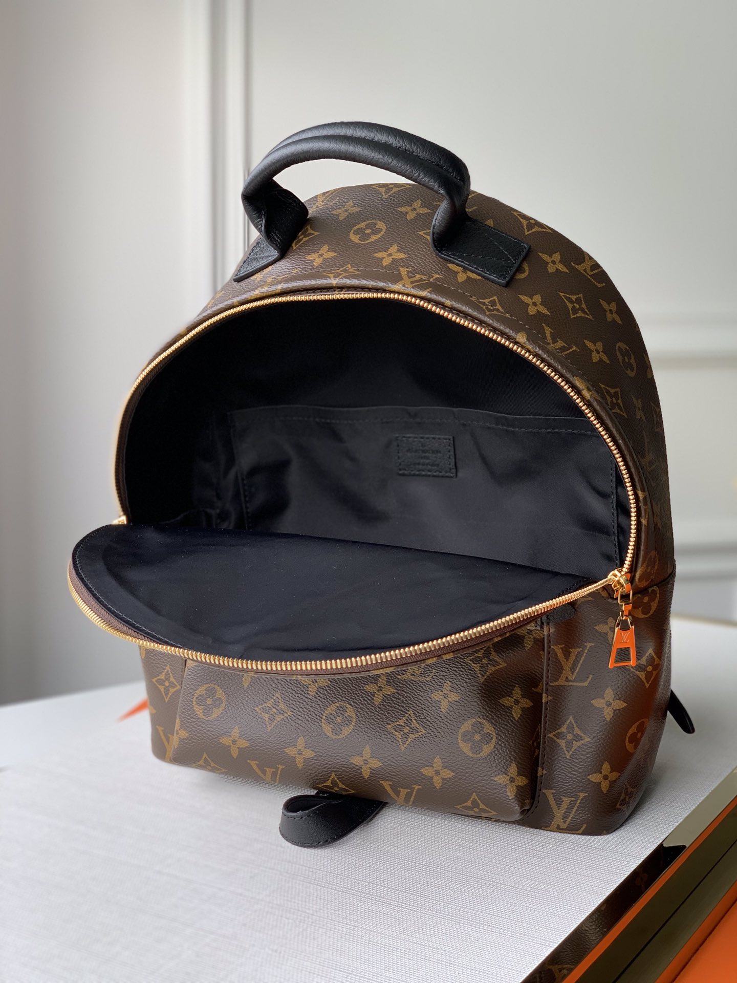 l0*is V*t0n mm backpack-28*33*16cm
