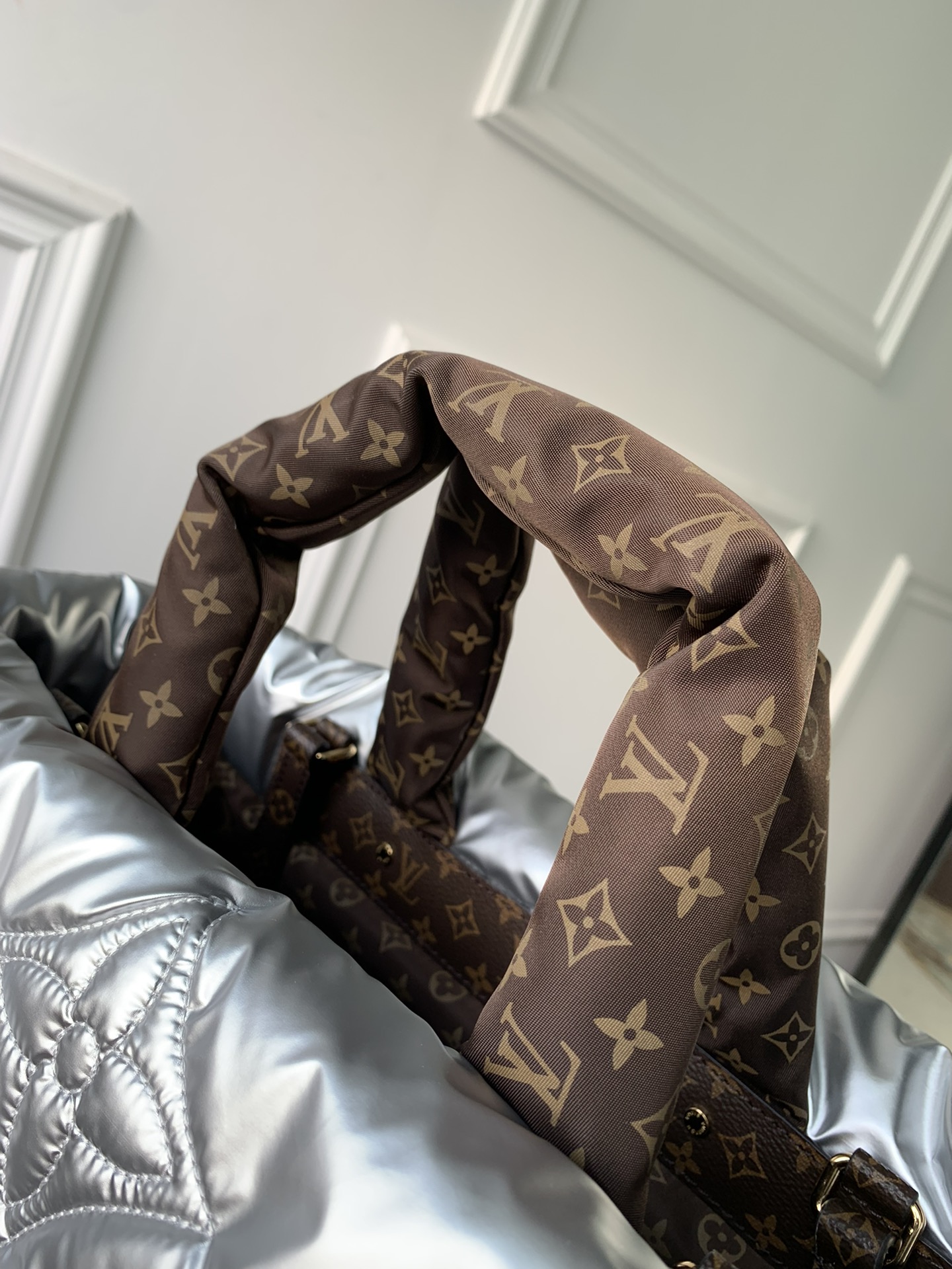 l0*is V*t0n onthego handbag-41*34*19cm