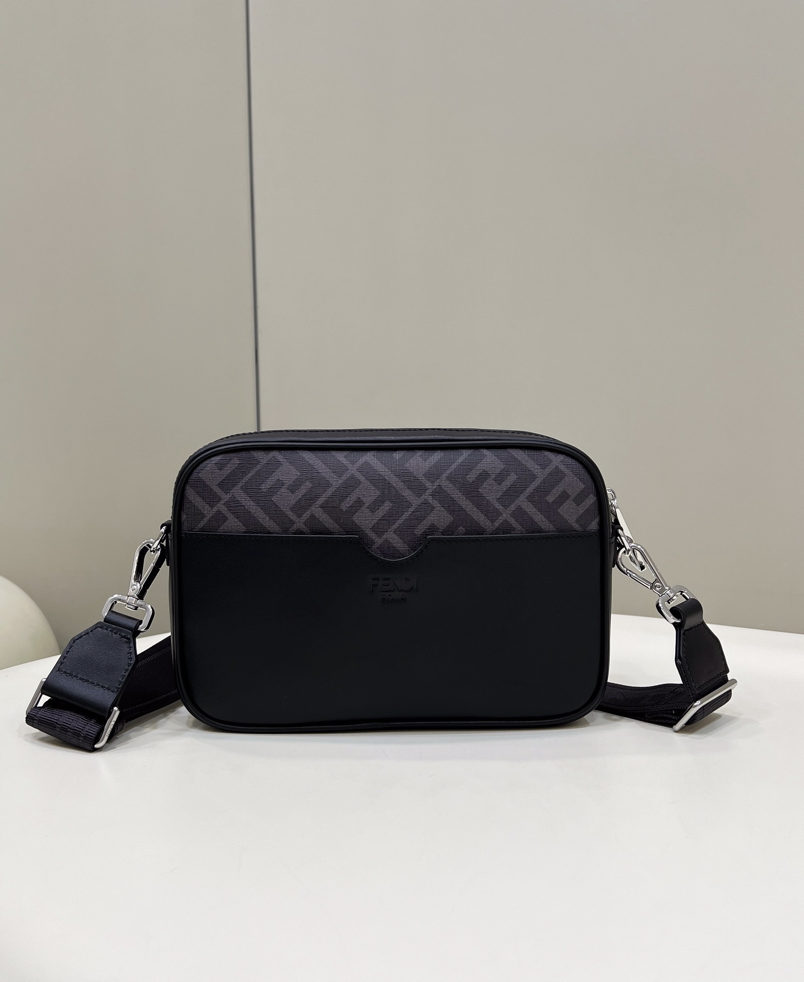 F**di camera bag-23.5x5x16cm