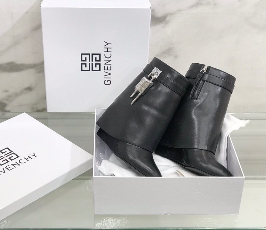 G1uenchy boots(eu35-42)