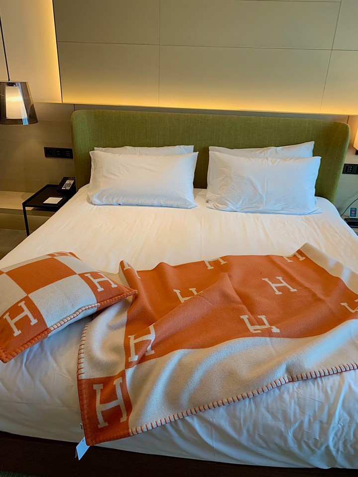 H**mes blankets-170*135cm