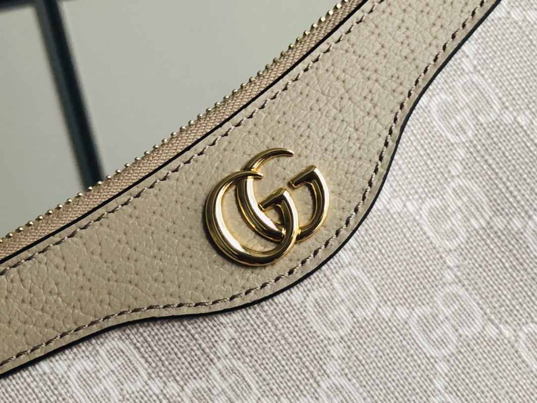 G*u*i chain bag-25*15*6cm