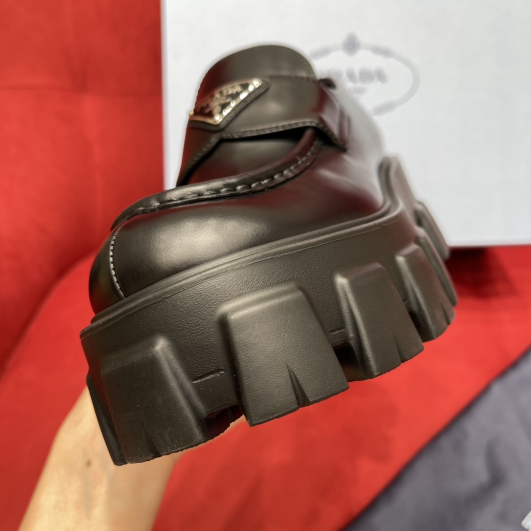 Pra*a loafers 2022ss