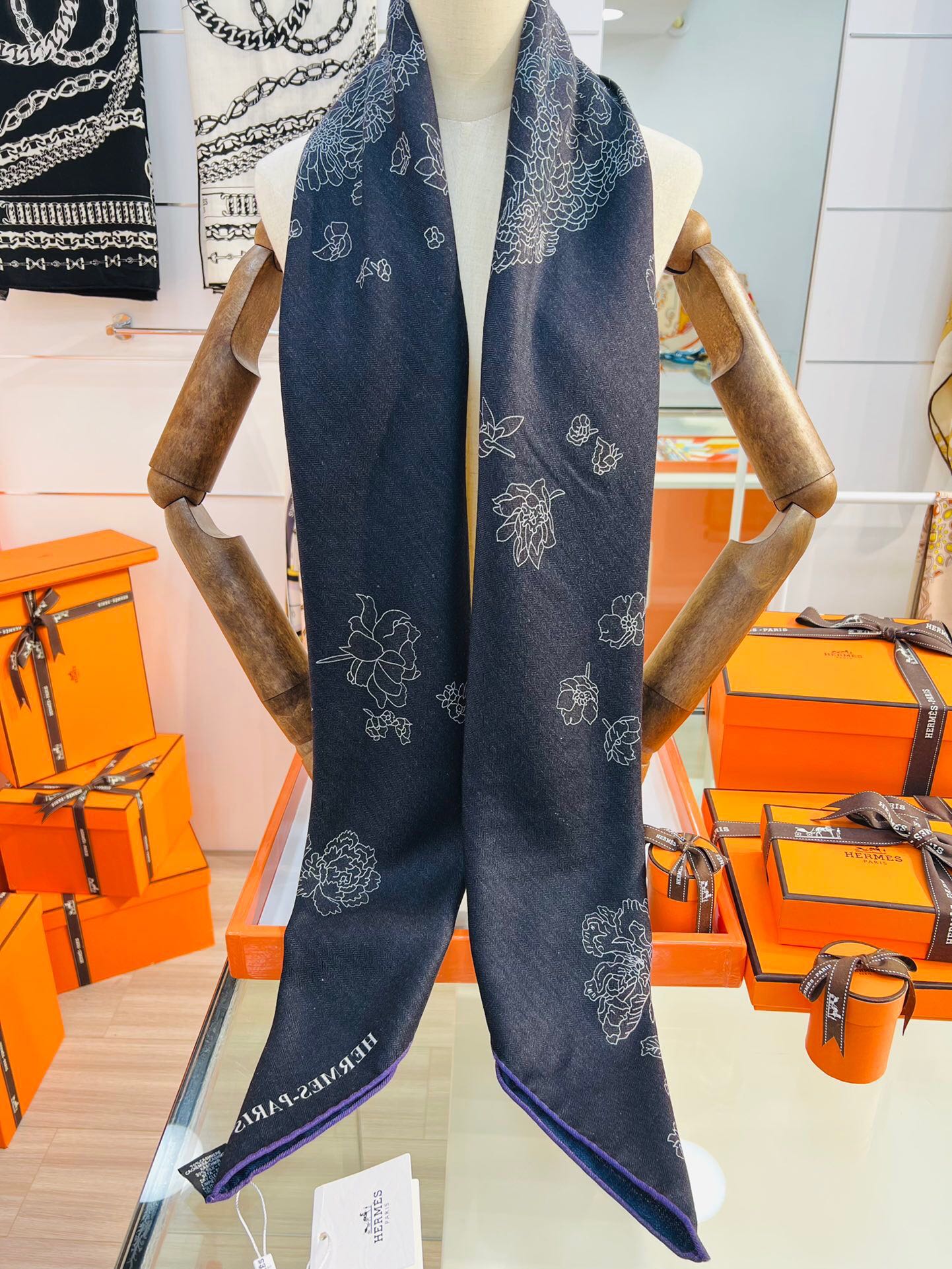 H**mes shawls-140*140cm
