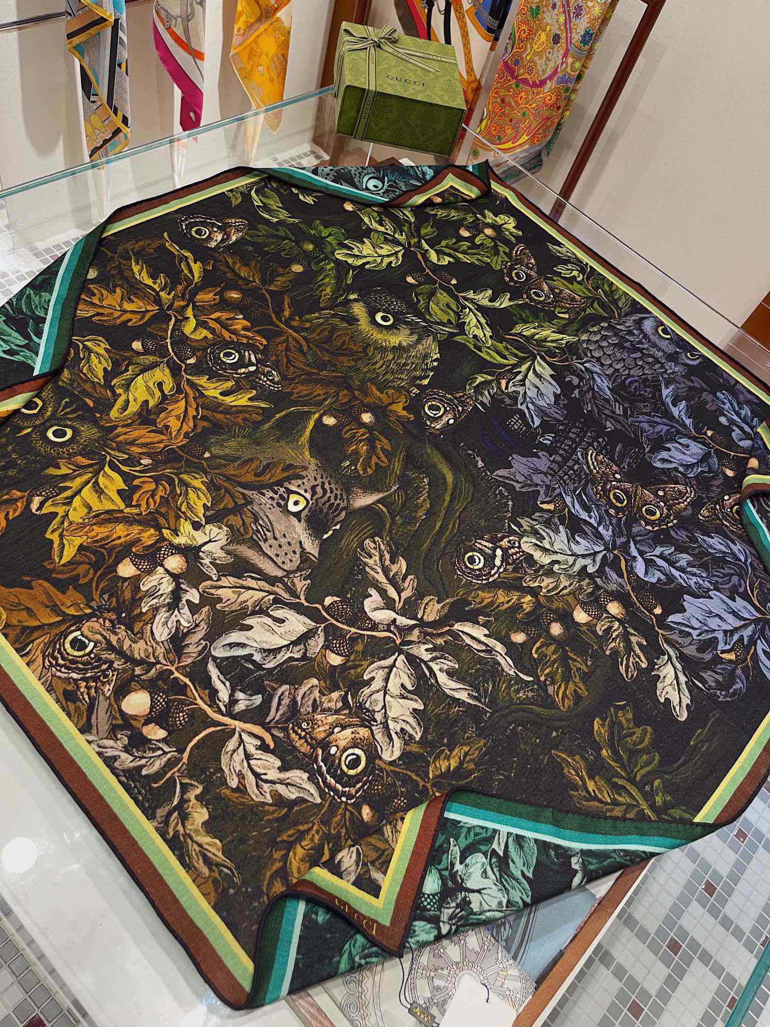 G*u*i shawls-110*110cm