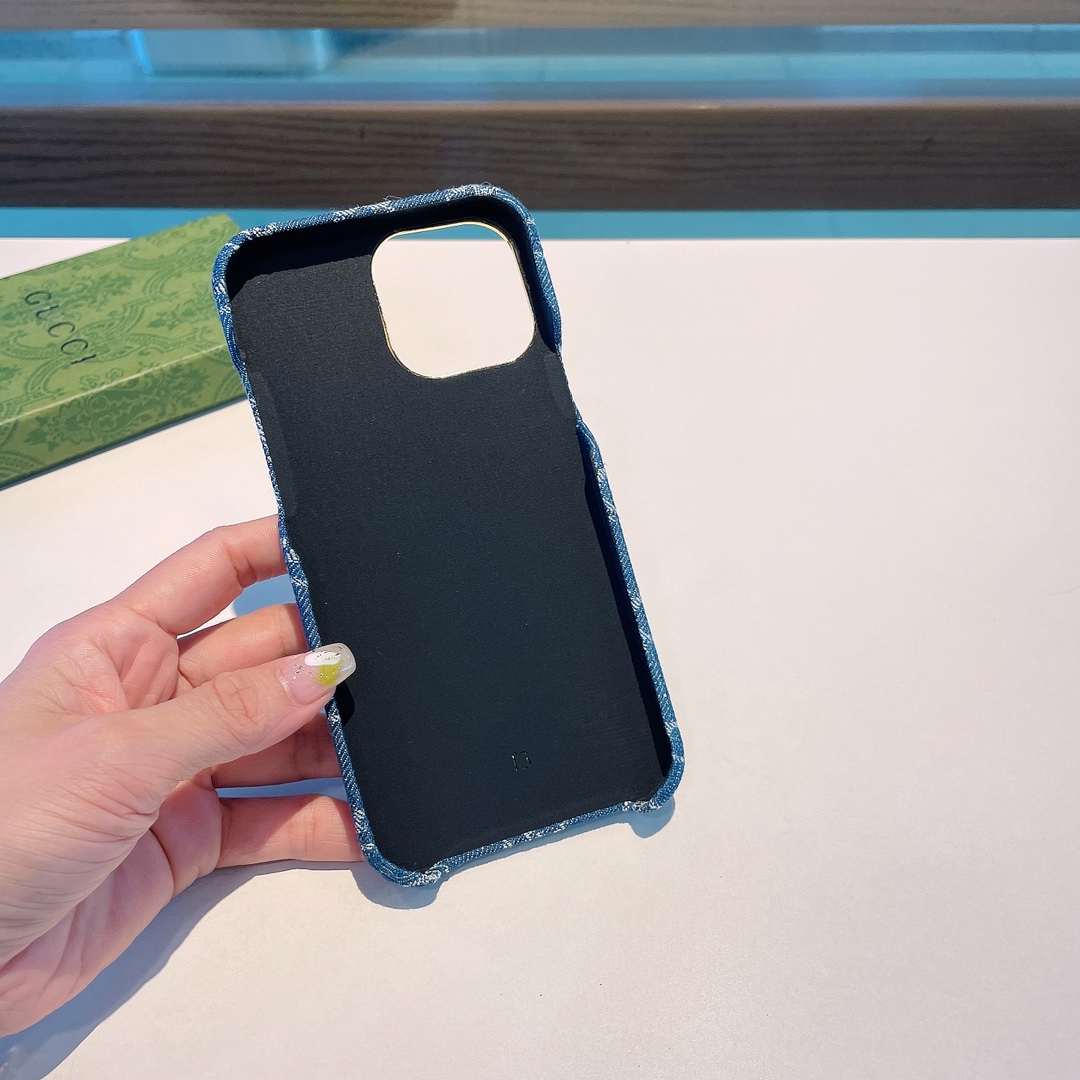 G*u*i phone case