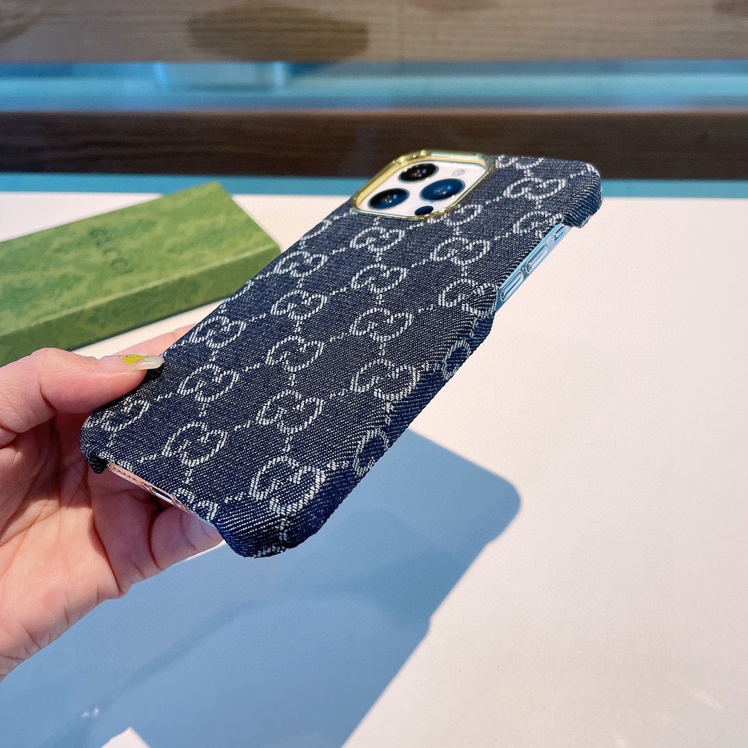 G*u*i phone case
