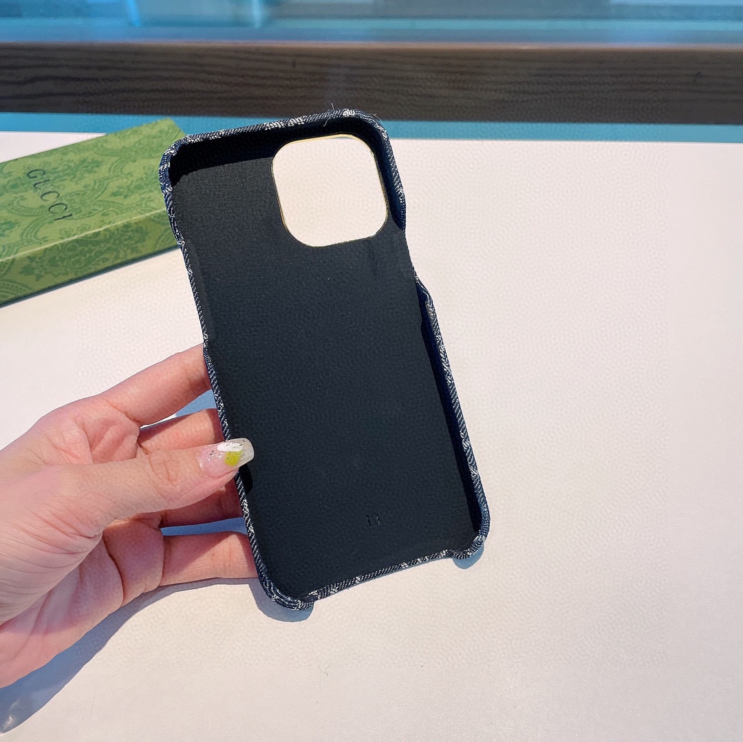 G*u*i phone case