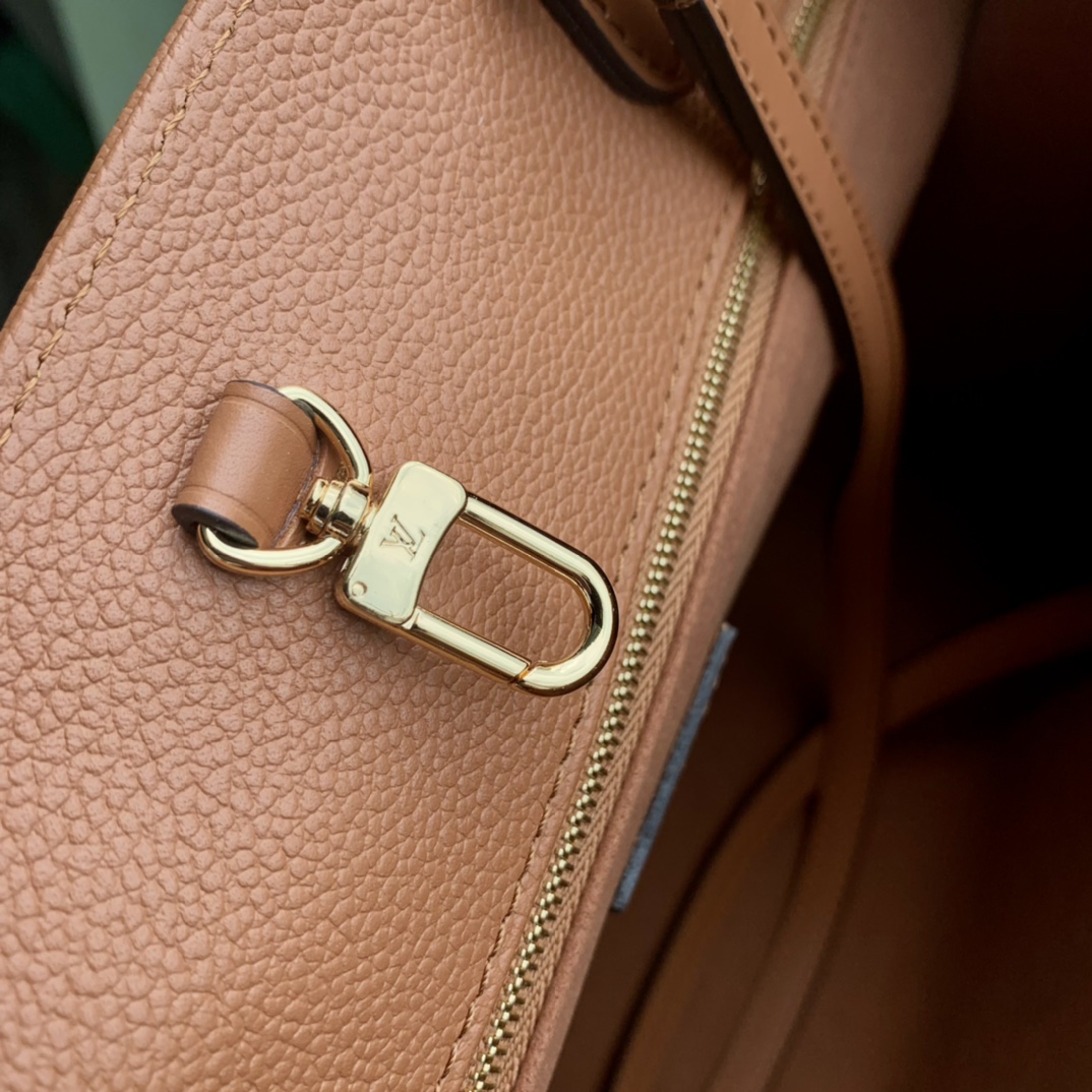 l0*is V*t0n onthego handbag-41*34*19cm