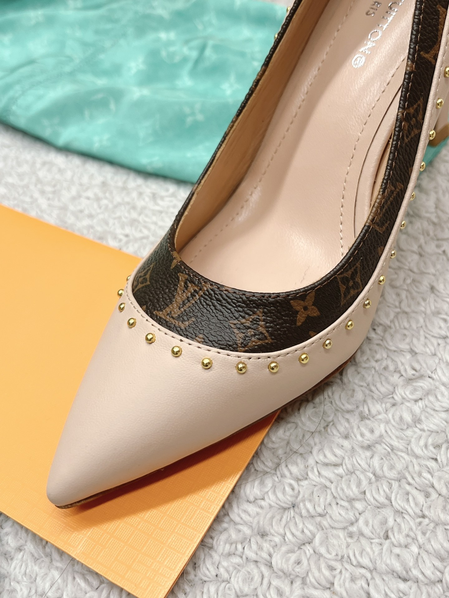 l0*is V*t0n heel-10.5cm