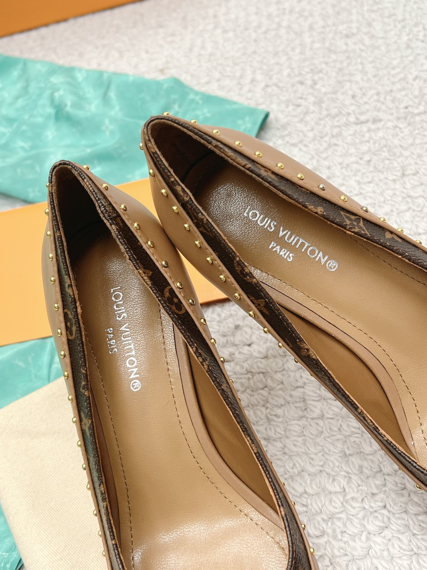 l0*is V*t0n heel-10.5cm