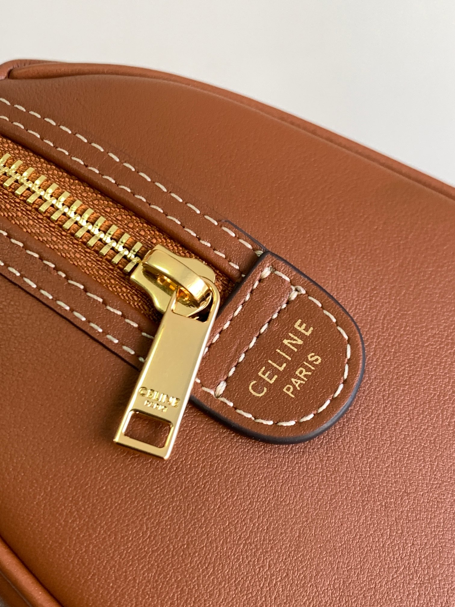 Ce**e 2023ss cuir triomphe bag-19.5 x 14 x 7cm