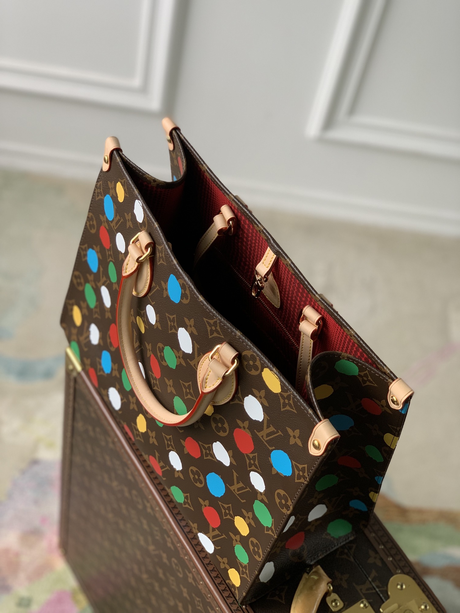 l0*is V*t0n x ykonthego handbag-35 x 27 x 14 cm