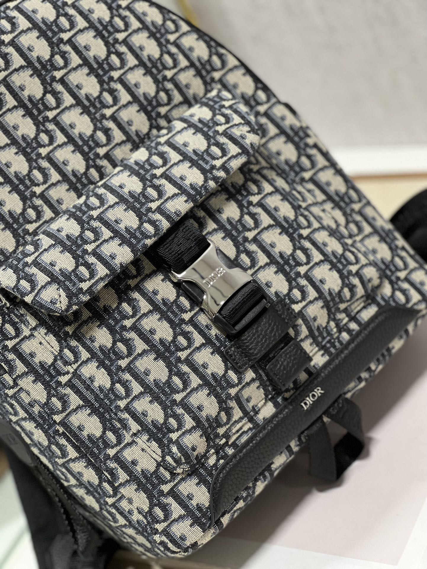 D*or oblique explorer backpack-23.5×11×32cm