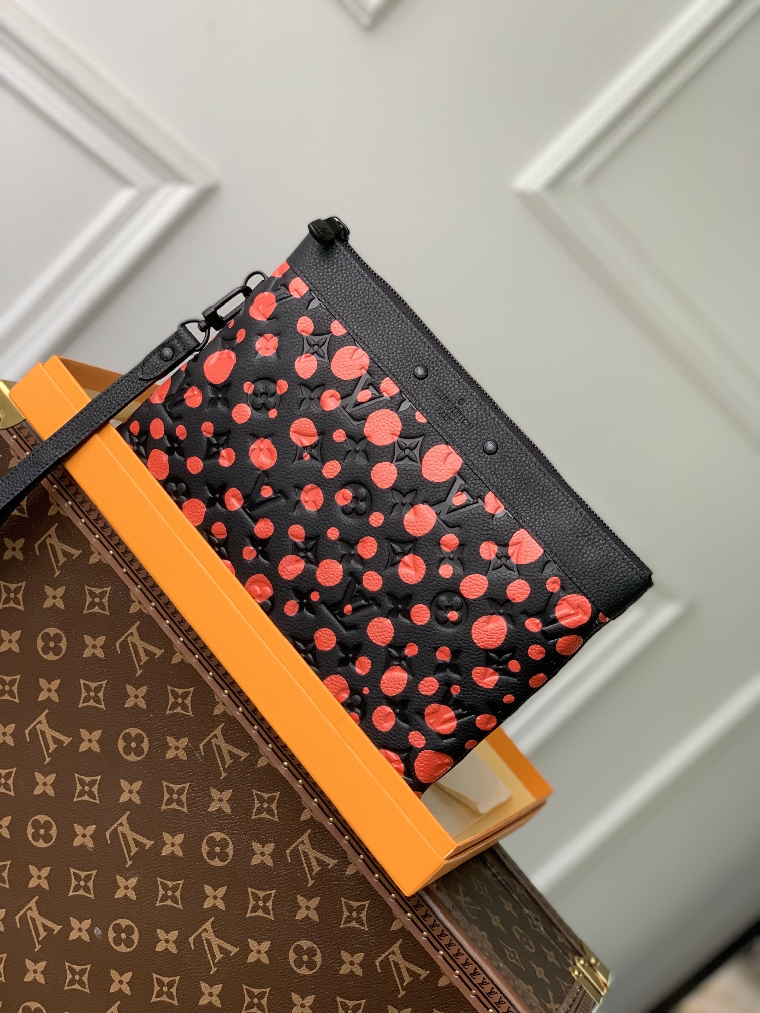 l0*is V*t0n x yk pochette to go-30 x 21.5 x 1 cm