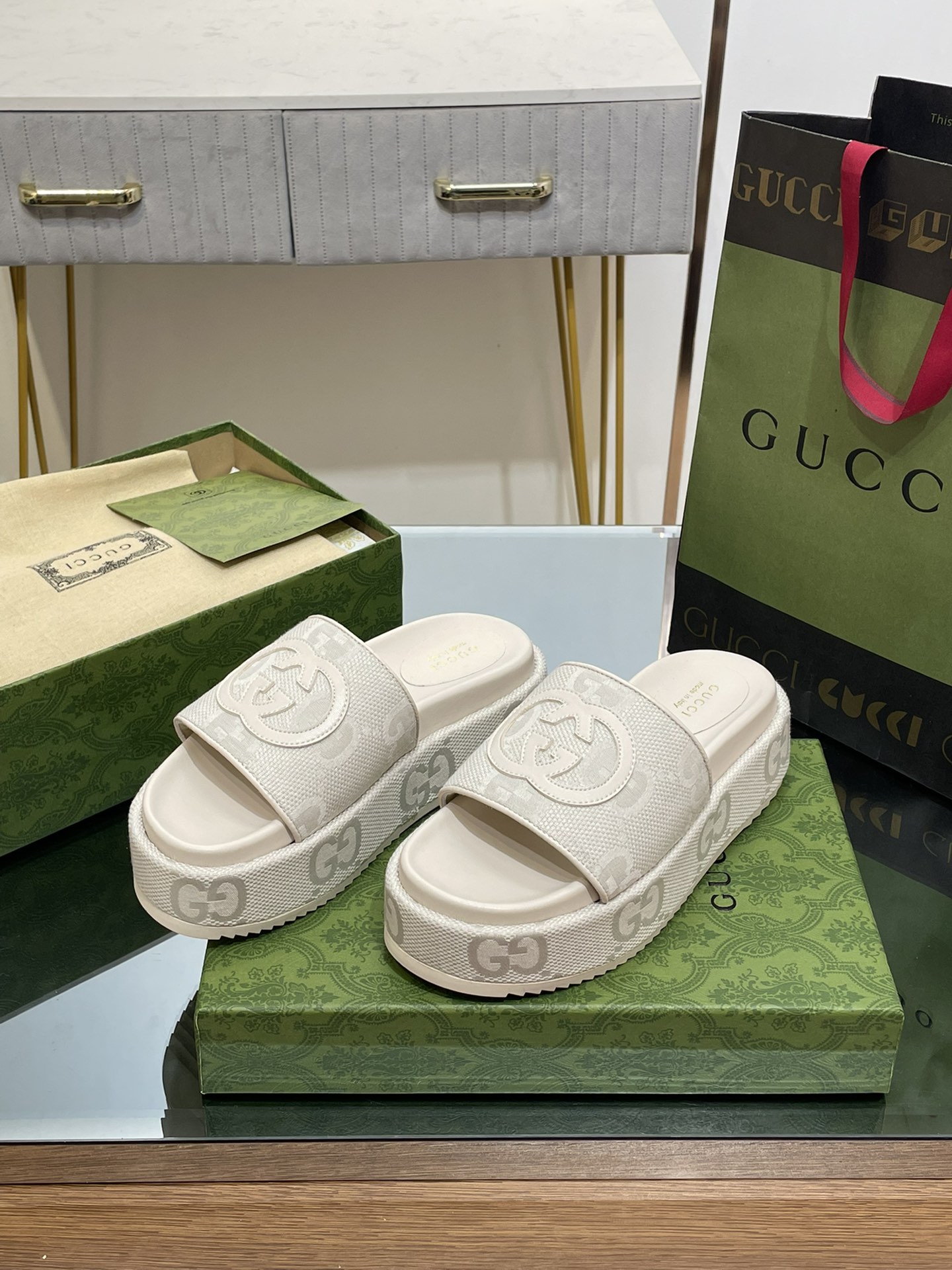 G*u*i slides(size35-43)