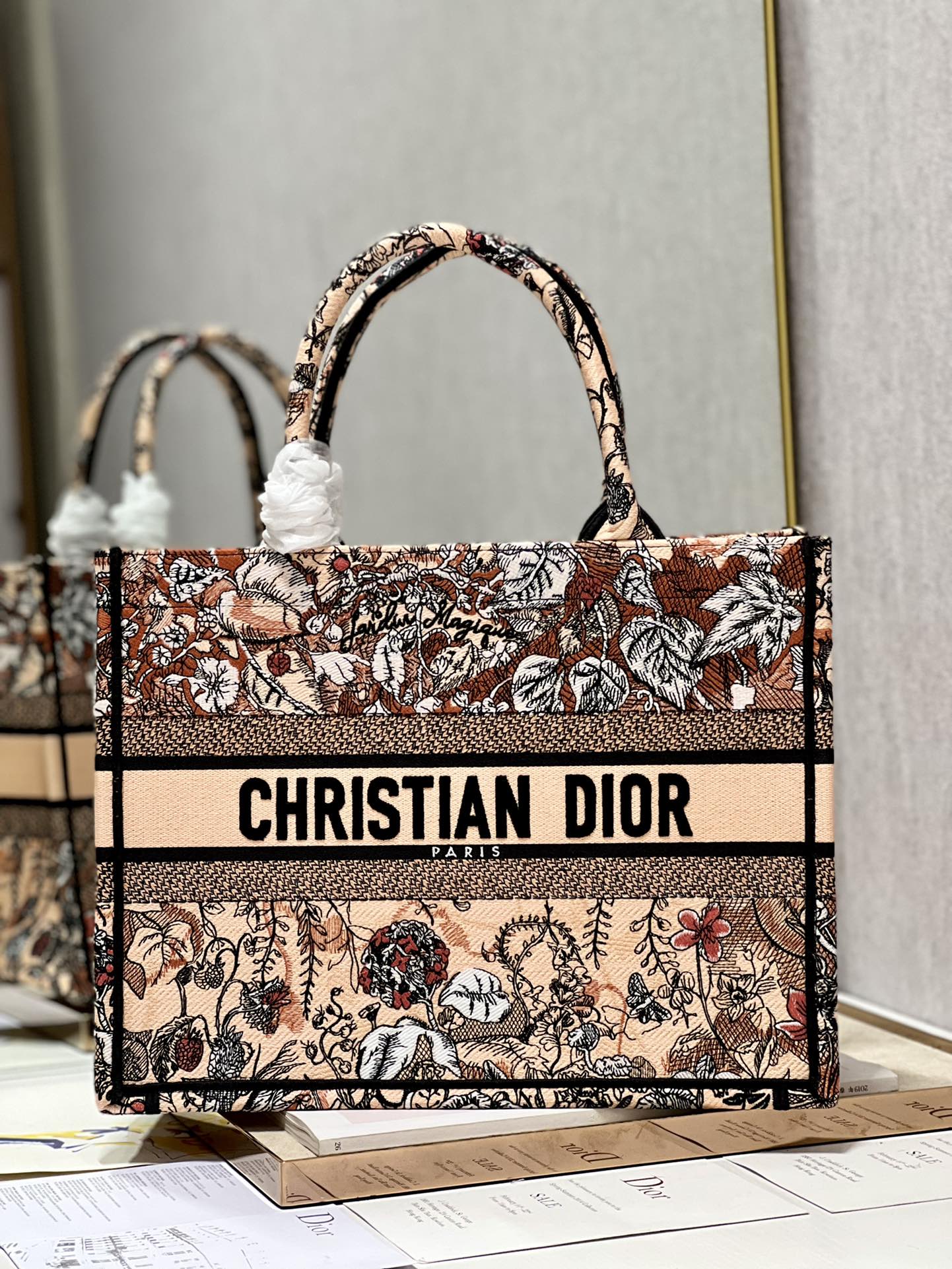 D*or book tote