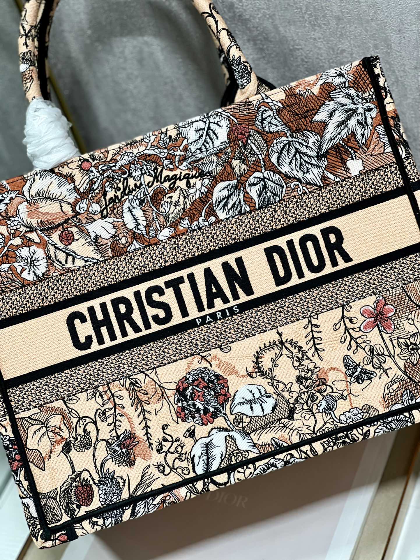 D*or book tote