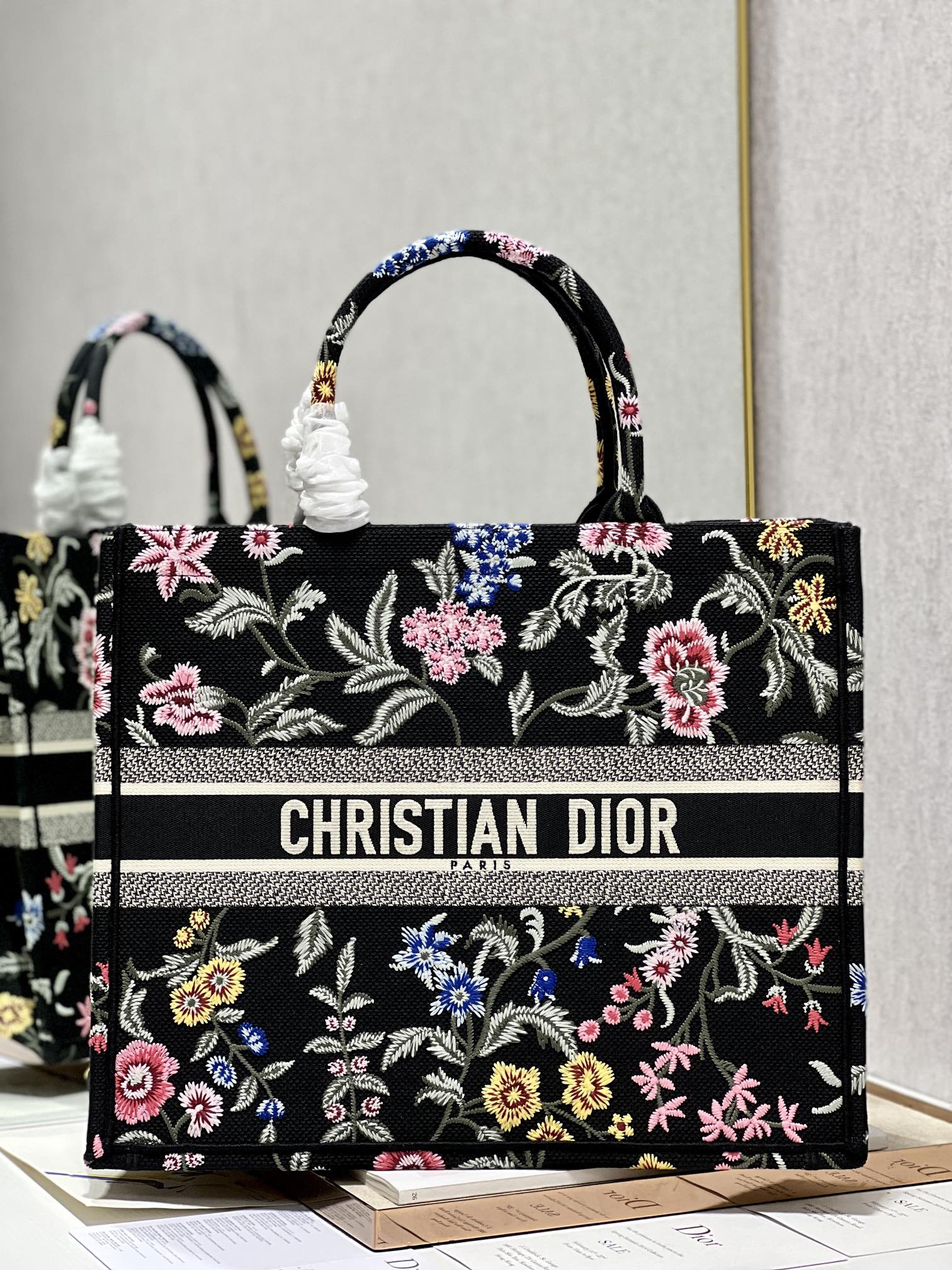 D*or book tote