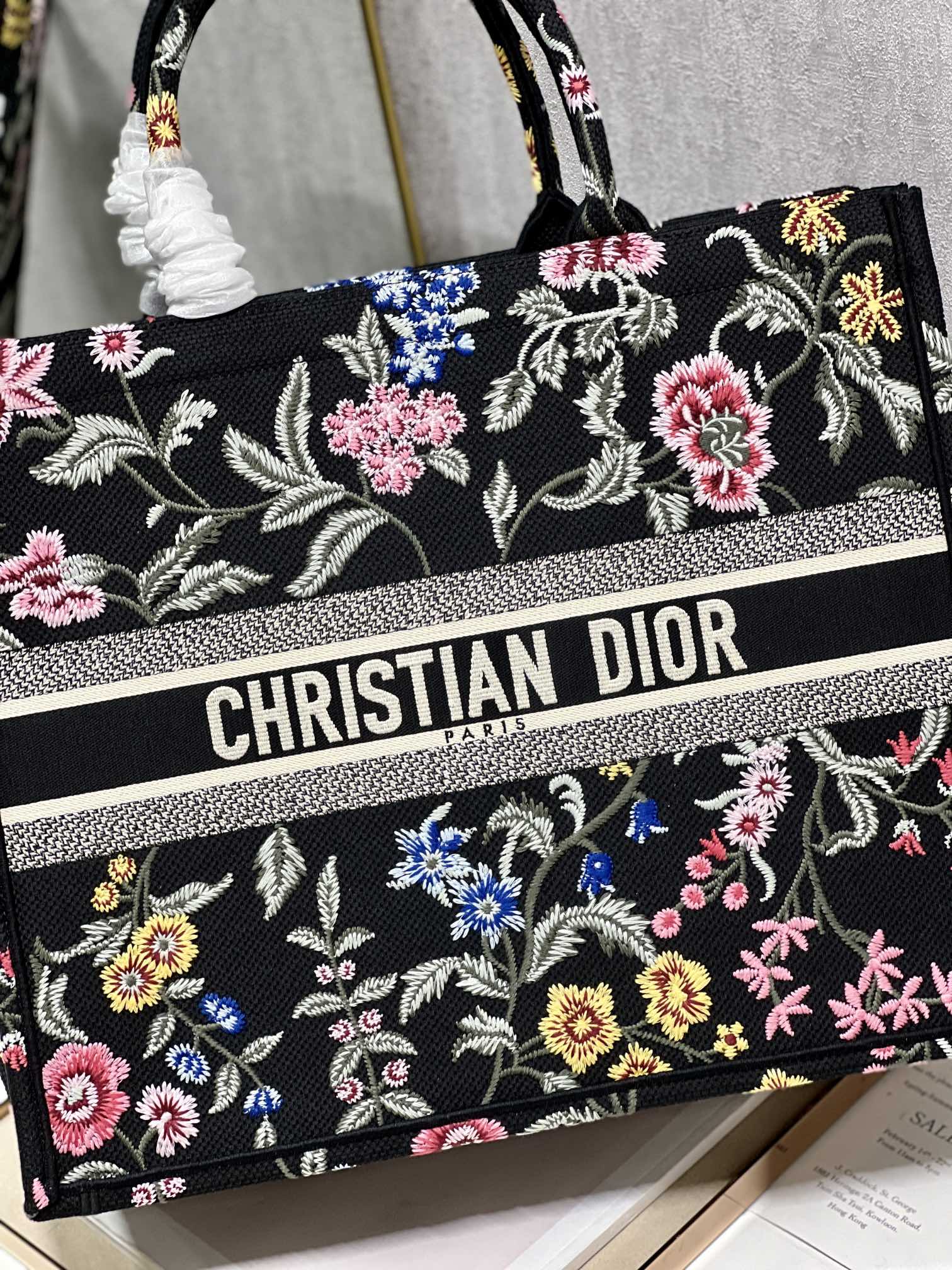 D*or book tote