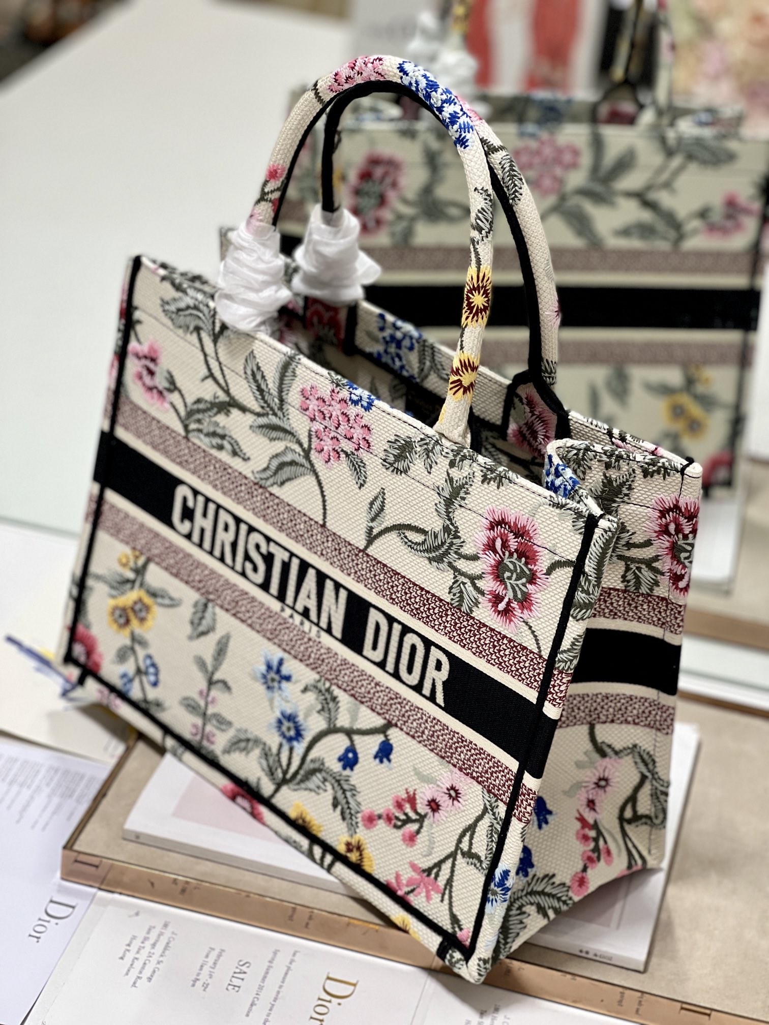 D*or book tote