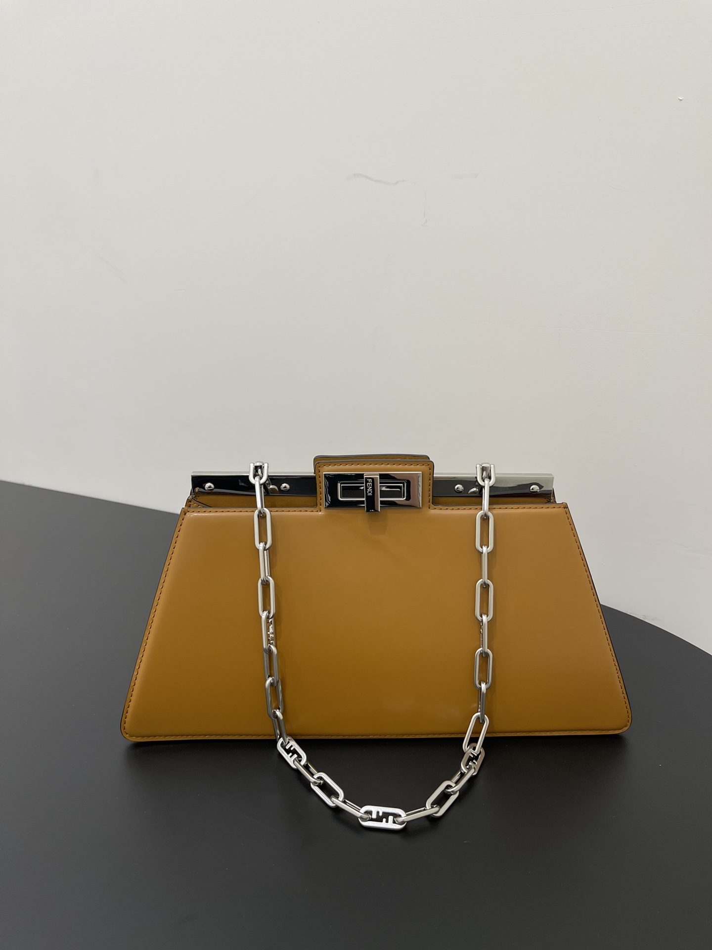 F**di peekaboo iseeu-34x18.50x11cm