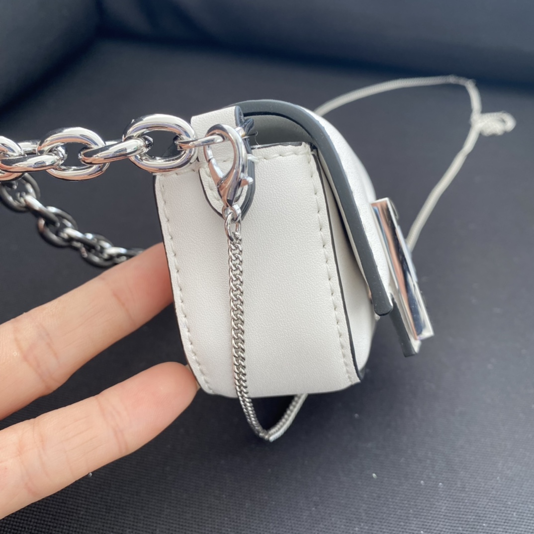 f**di&T*f*ny baguette bag-11×6.5×2.5cm