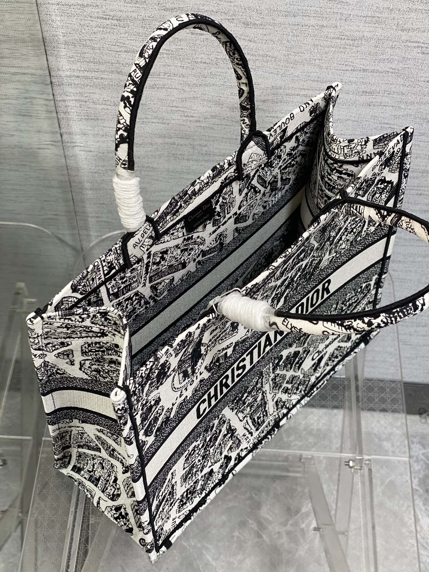 D*or book tote