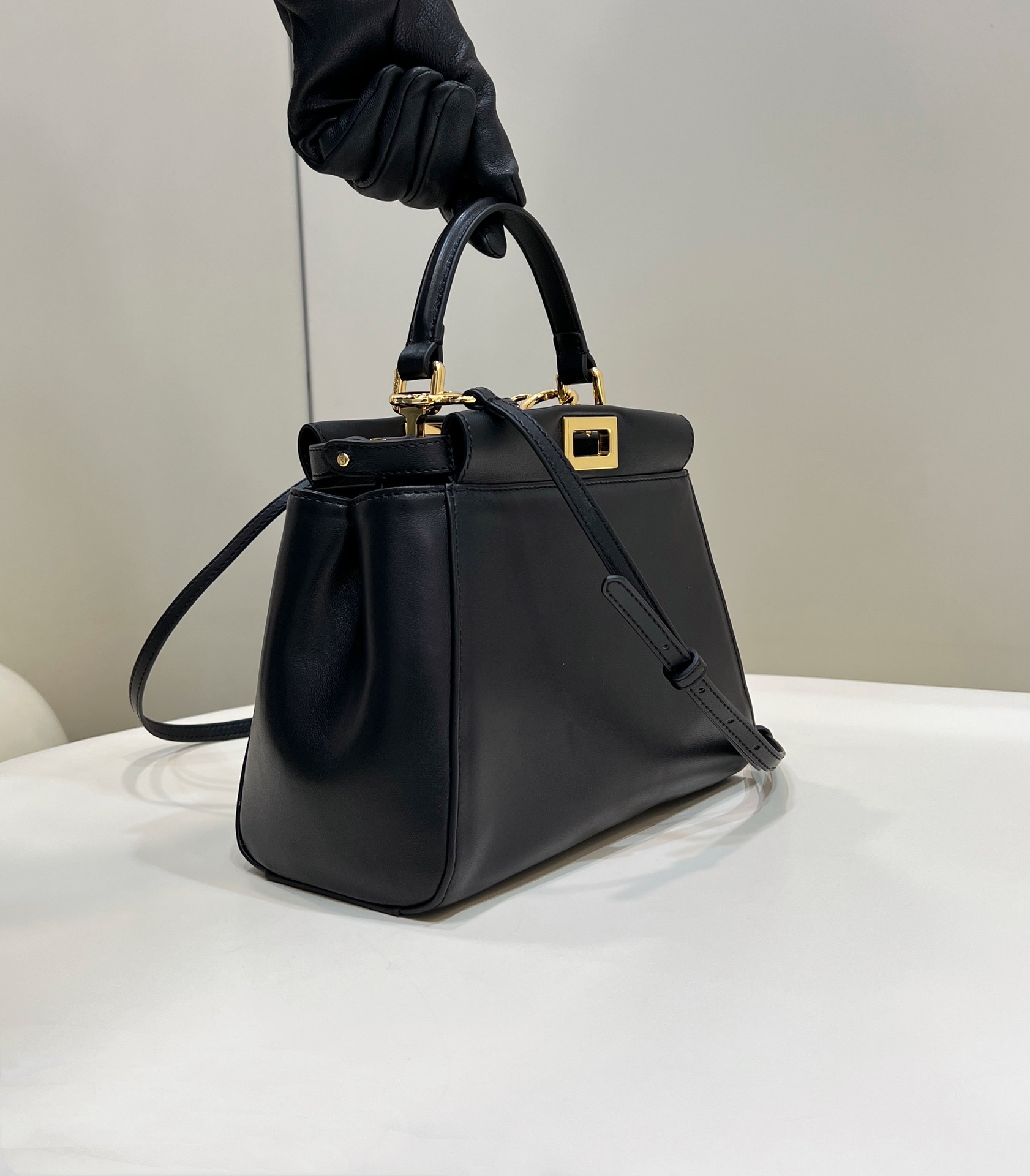 F**di peekabootote-23cm