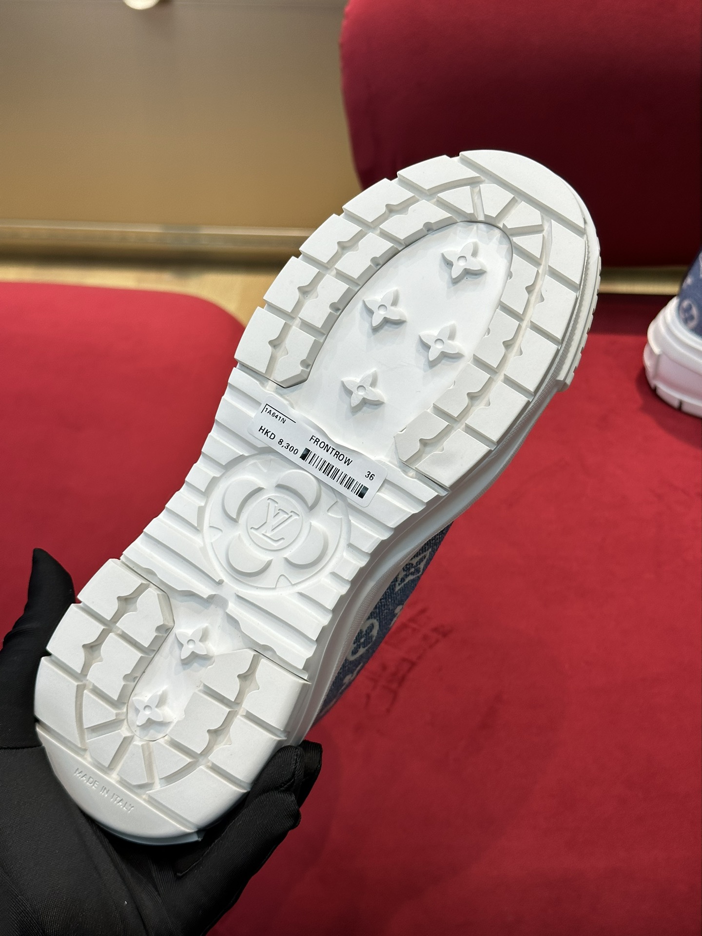 l0*is V*t0n squad sneaker
